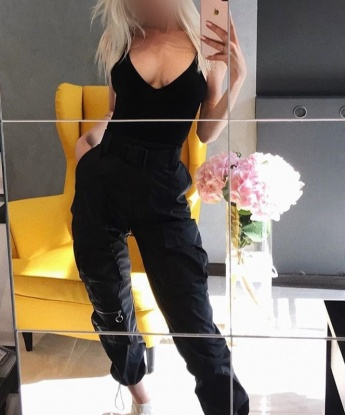 Живу в Москве и готова сделать тебе самое незабываемое приключение в Москве. У меня широкий спектр услуг, которые наполнят нашу встречу страстью и блаженством. Будь уверен, что мои фото соответствуют реальности, и я готова подарить тебе незабываемые моменты нашей интимной встречи. У меня есть отличные отзывы, которые подтверждают мою профессиональность и способность удовлетворять тебя в полной мере. 😘💋 5991, 35 лет